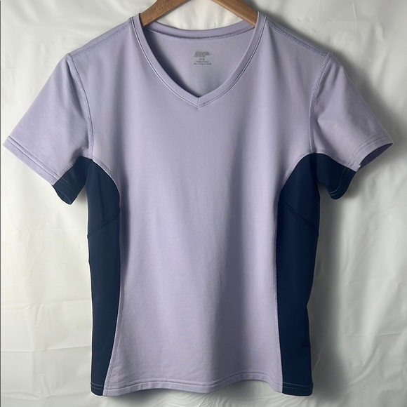 MEC Tops - MEC Mountain equipment Co-op purple  V-Neck Activewear Top women size medium
